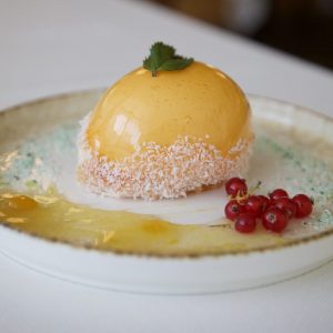 Мус Амалфи с център от манго и маракуя